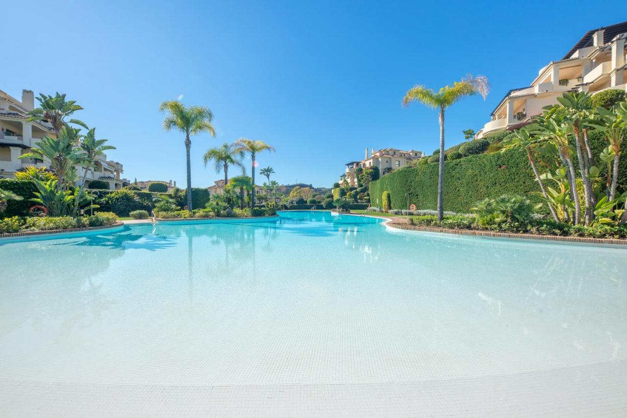 Capanes Del Golf Luxury Apartment Benahavis Exterior photo
