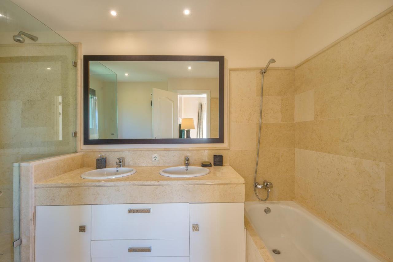 Capanes Del Golf Luxury Apartment Benahavis Exterior photo
