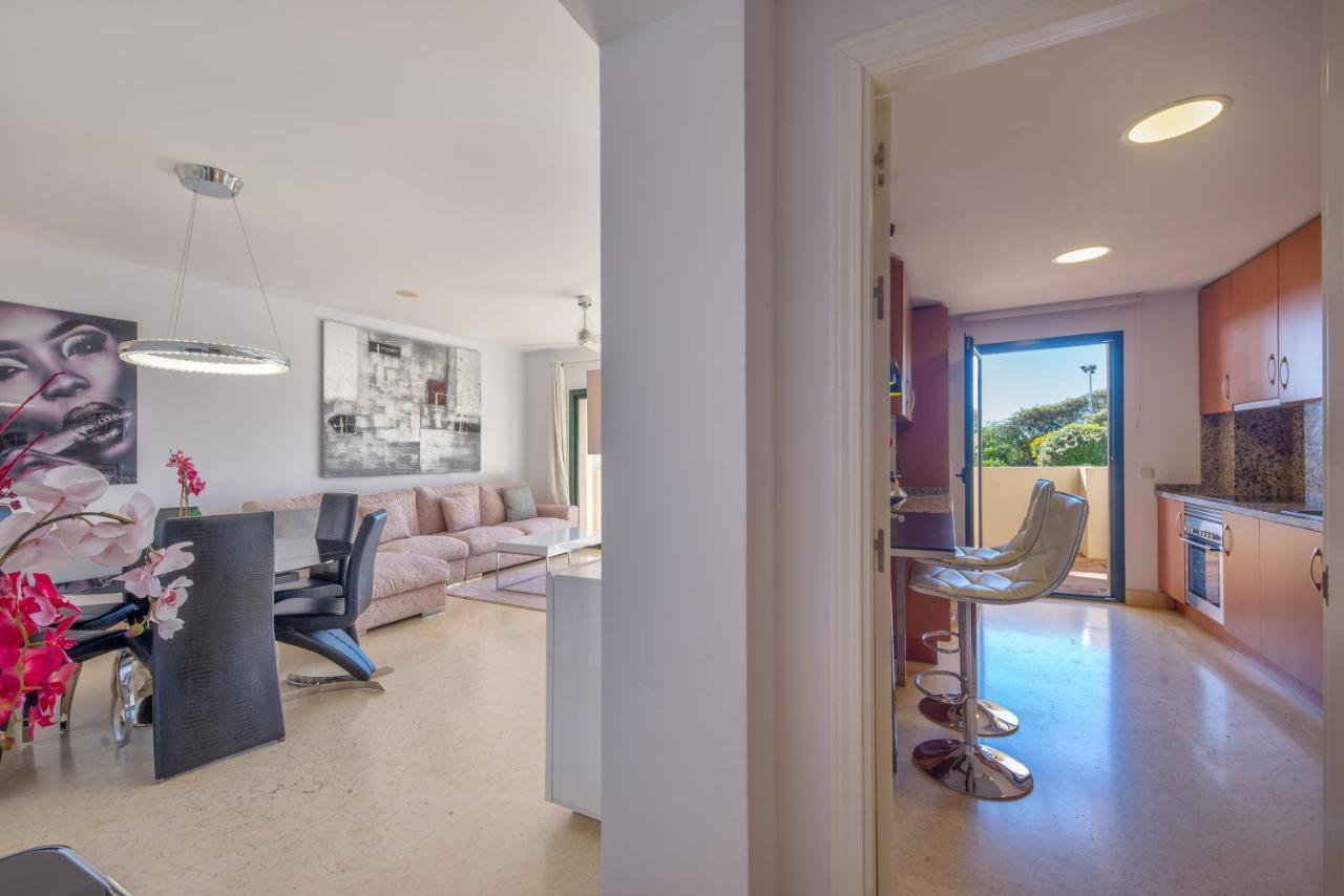 Capanes Del Golf Luxury Apartment Benahavis Exterior photo
