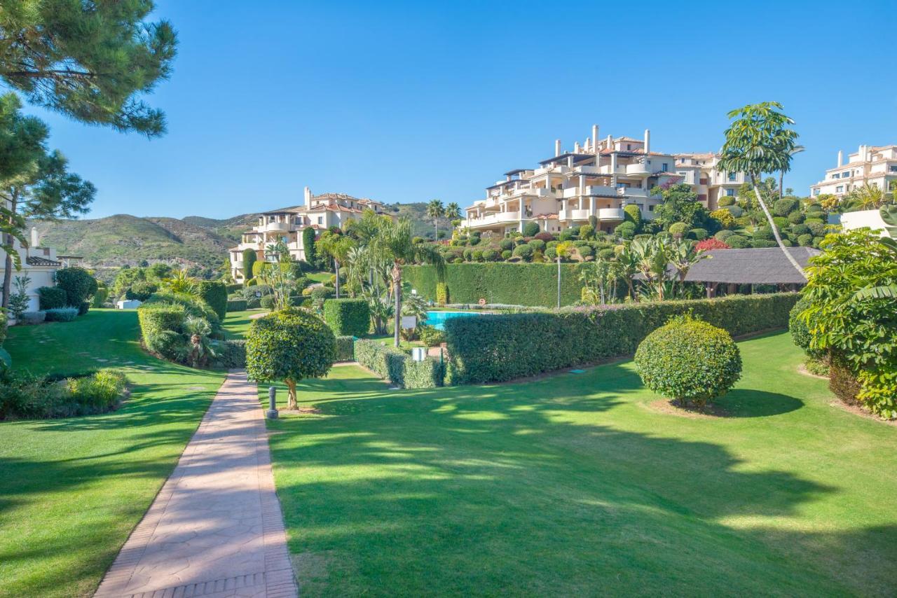 Capanes Del Golf Luxury Apartment Benahavis Exterior photo